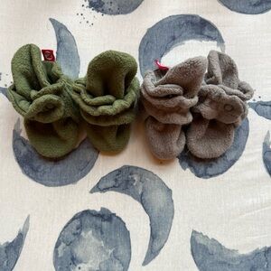 Cozy Fleece Baby Booties in Green and Gray